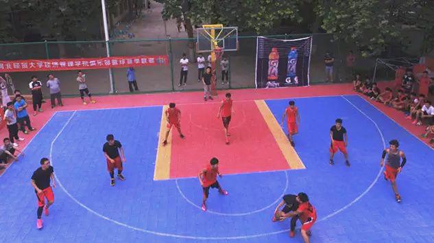 篮球队伍默契配合无懈可击