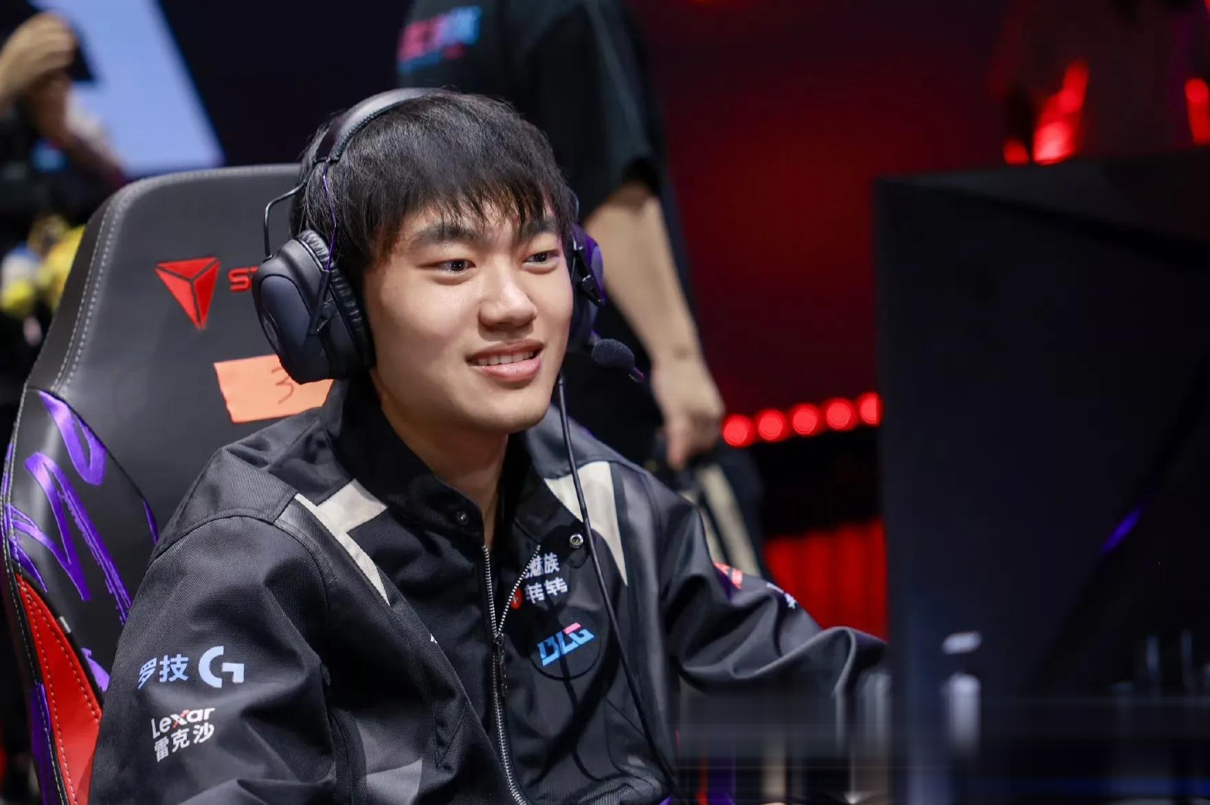 BLG绝杀PSG，Knight打出惊人五杀四强赛3:2（成都）