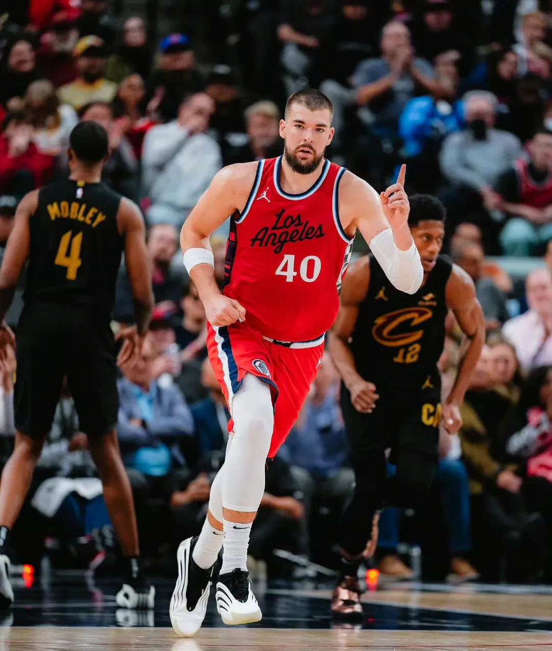 灰熊客场力克灰狼，实现两连胜