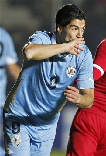 关于拜仁横扫英格兰，苏亚雷斯高光表现的信息