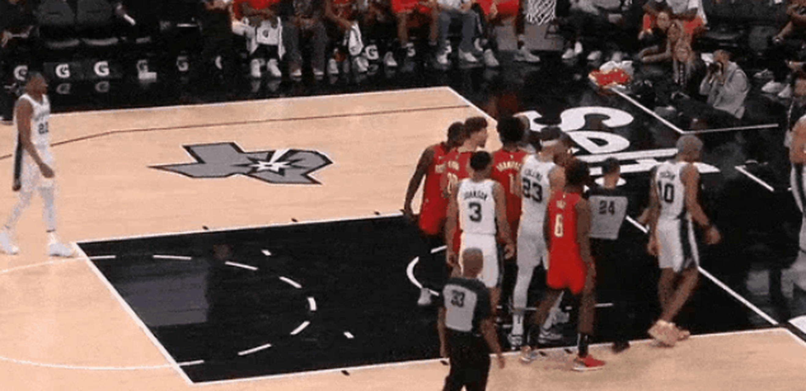 火箭在加时赛中击败马刺