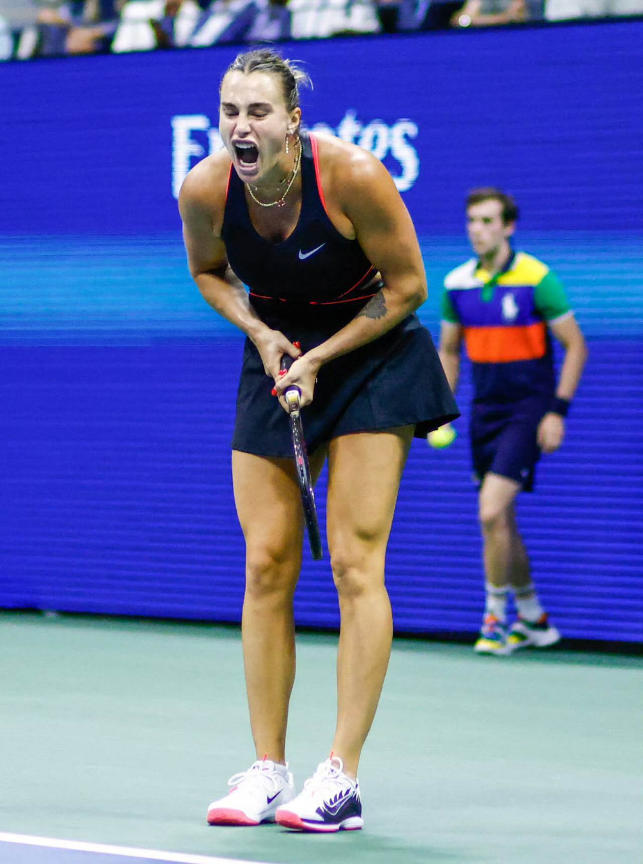 关于英国网球队鏖战日本网球队，克耶高斯打破历史纪录的信息