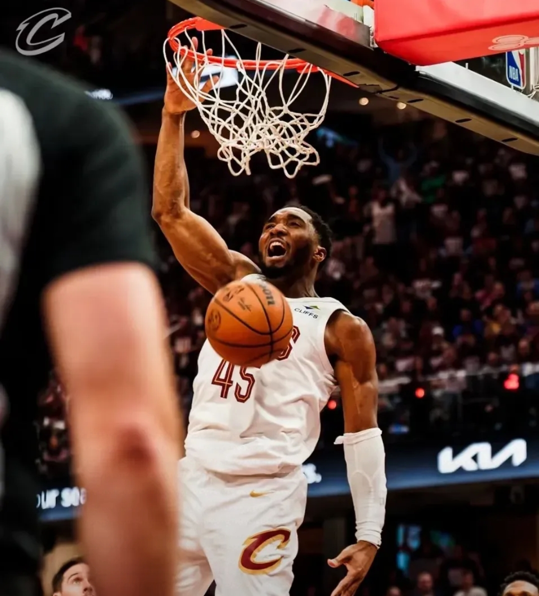 独行侠逆转骑士，米切尔状态火热