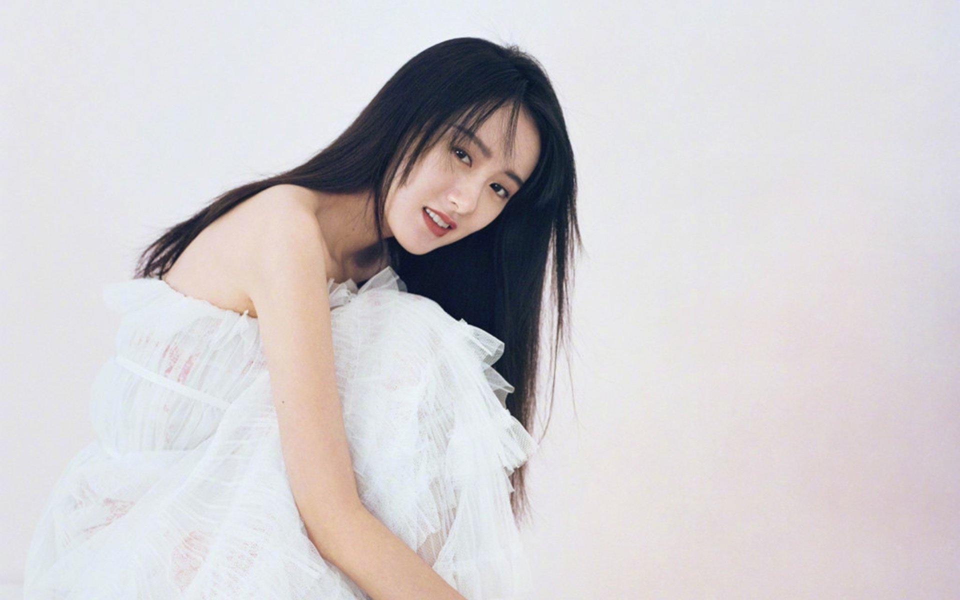 F1新赛季揭幕战点燃沙特赛道,皇家社会足球俱乐部拿下体育合作新胜利