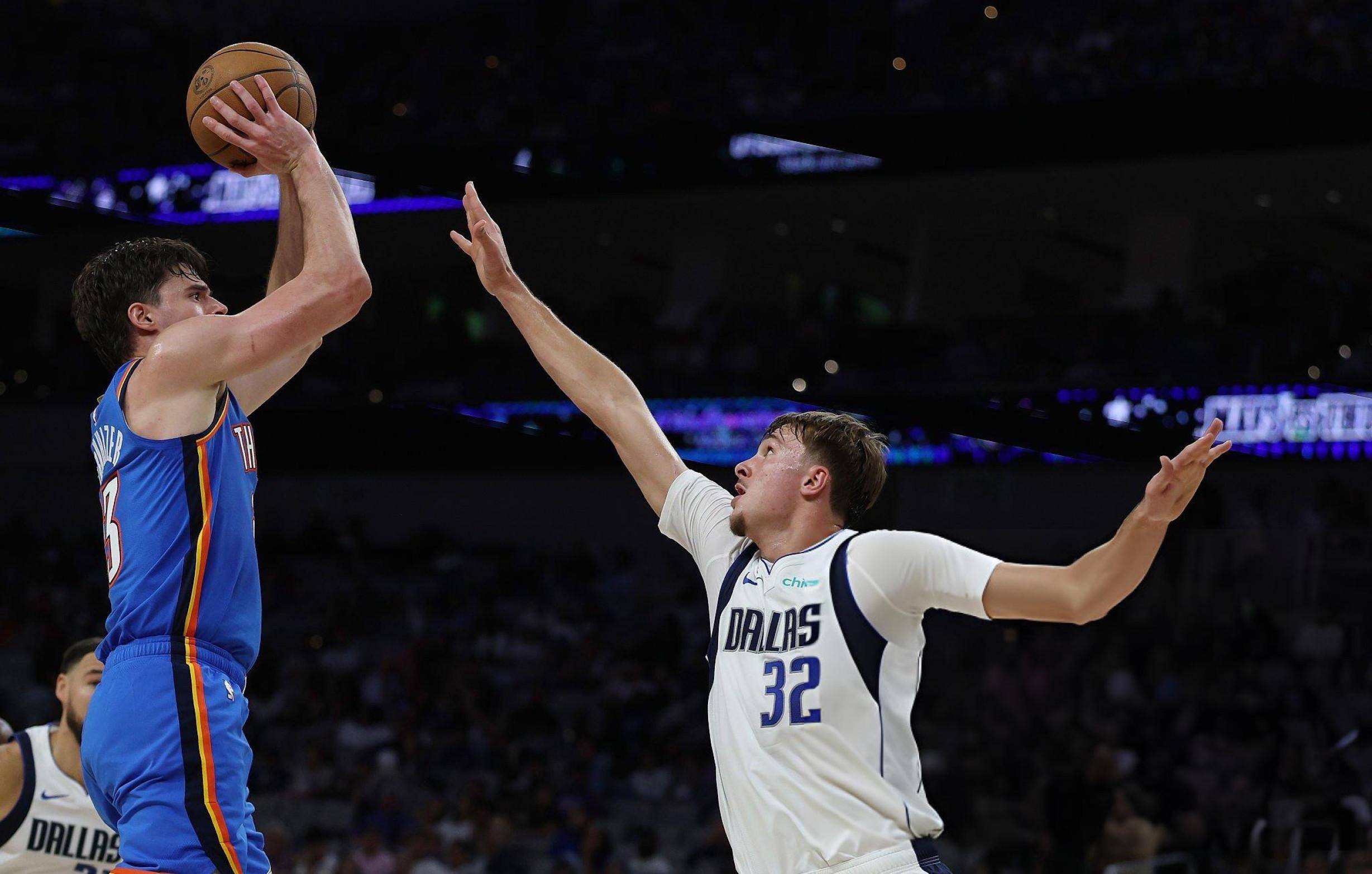 世俱杯决赛-鹈鹕横扫独行侠，文班亚马成为关键先生