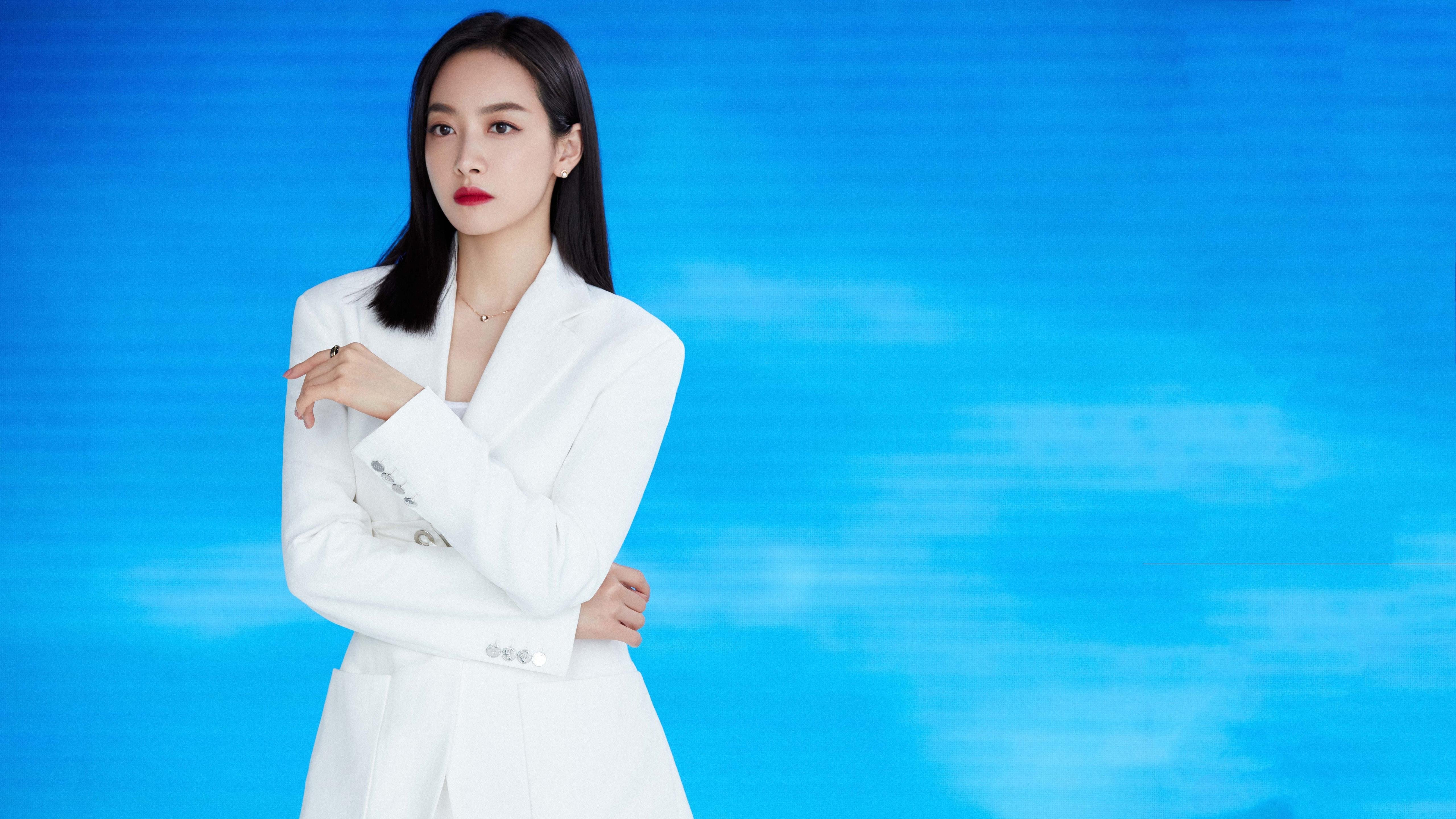 双线狂飙，德甲争冠生死局与尼克斯压哨绝杀广厦的体育史诗